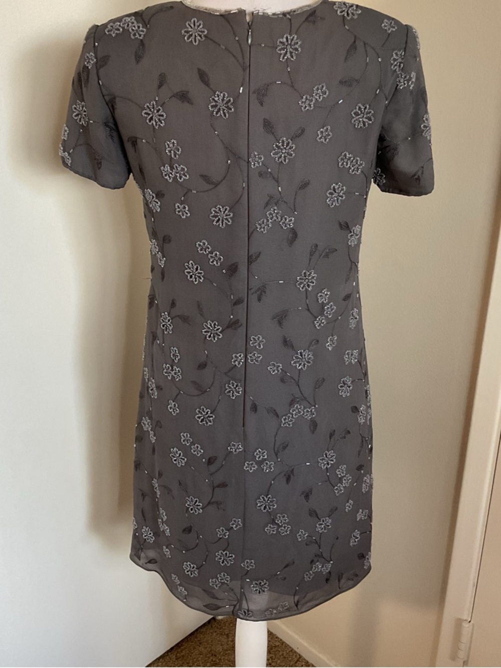 Talbots Petite 6 Gray 100% Silk Mini Dress Floral Embroidered Short Sleeve - Picture 6 of 6
